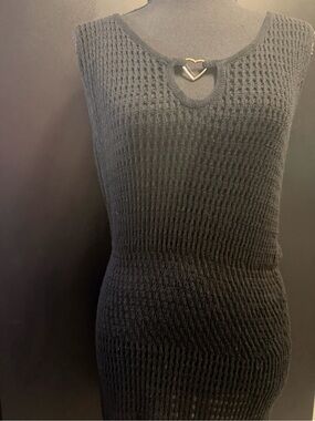 Sleeveless Black Knit Dress with Heart-Keyhole Detail